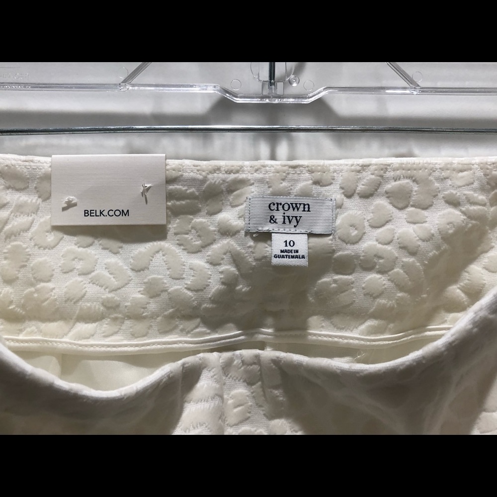 NWT ivory pebbles velvet Crown & Ivy pants